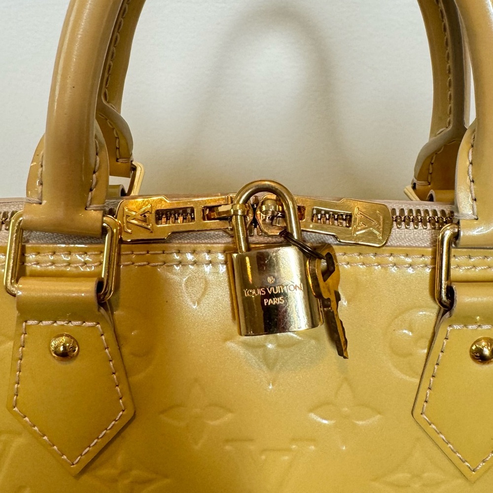 SOLD
Louis Vuitton Monogram Vernis Alma PM Satchel - Picture 14 of 14